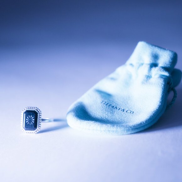 Tiffany Ziegfeld Daisy Onyx Ring - Picture 4 of 6